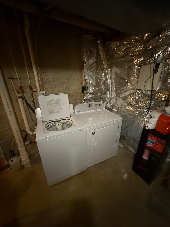 Building Photo - Spacious Townhome in desirable Bel Air Nei...