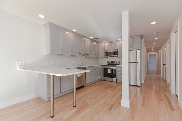 Building Photo - 1674 Beacon St