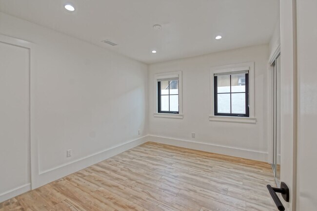 Building Photo - Completely Remodeled, Custom 3BR2BA Home w/ Spacious Floorplan, Amazing Indoor/Outdoor Space, Gat...