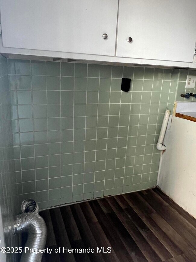 Building Photo - 7322 Pinehurst Dr