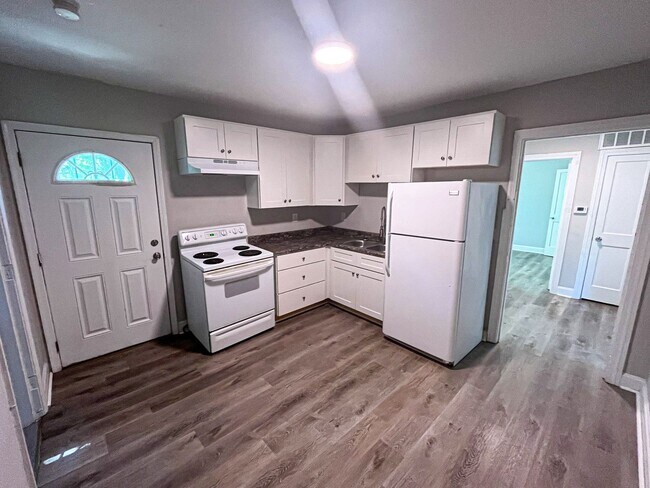 Building Photo - Charming bungalow 2 Bedrooms, 1 Bathroom in Winston Salem