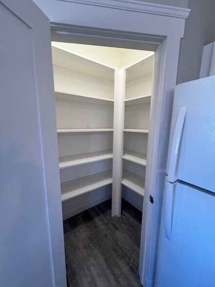 Building Photo - 1336 White Ave