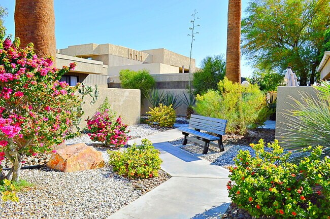 Building Photo - "Spacious 960 Sq Ft Studio Oasis in Vibrant Palm Springs!"