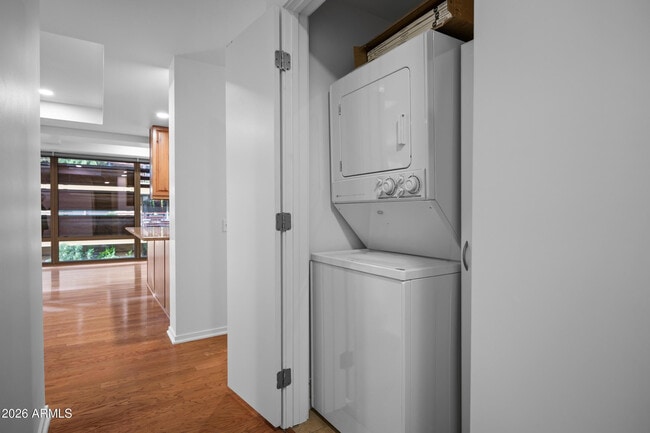 Building Photo - 7141 E Rancho Vista Dr