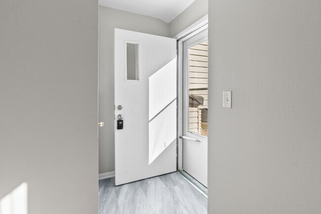 Building Photo - Beautifully Renovated 4-Bedroom Home