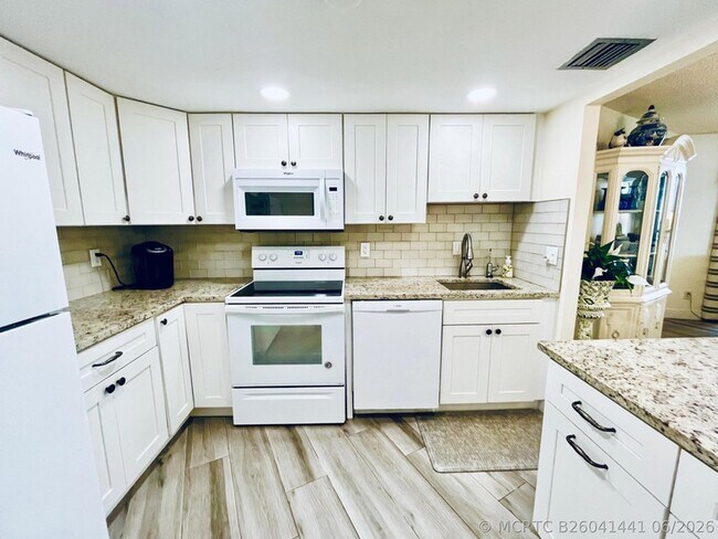 Building Photo - 2800 N Ocean Dr