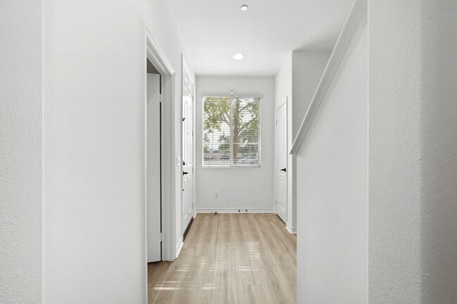 Building Photo - Prime Location! RARE Opportunity to LEASE 4/3.5 Spacious TownHome IN GARDEN GROVE!