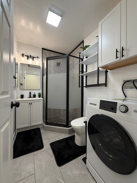 Brand new bathroom with Washer/Dryer in-unit - 1518 Warwick Ave