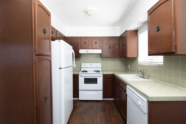 Building Photo - OPEN HOUSE: 12/19 1:30-2:30PM ~ Charming 2BR w/ Parking in Pacific Beach