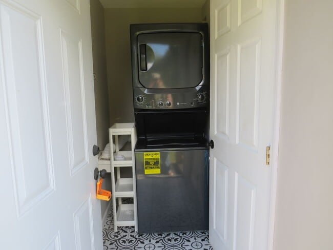 Building Photo - 3 Bedroom 2 Bath Home