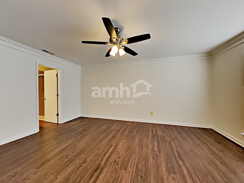 Building Photo - 3318 Diamond Ct