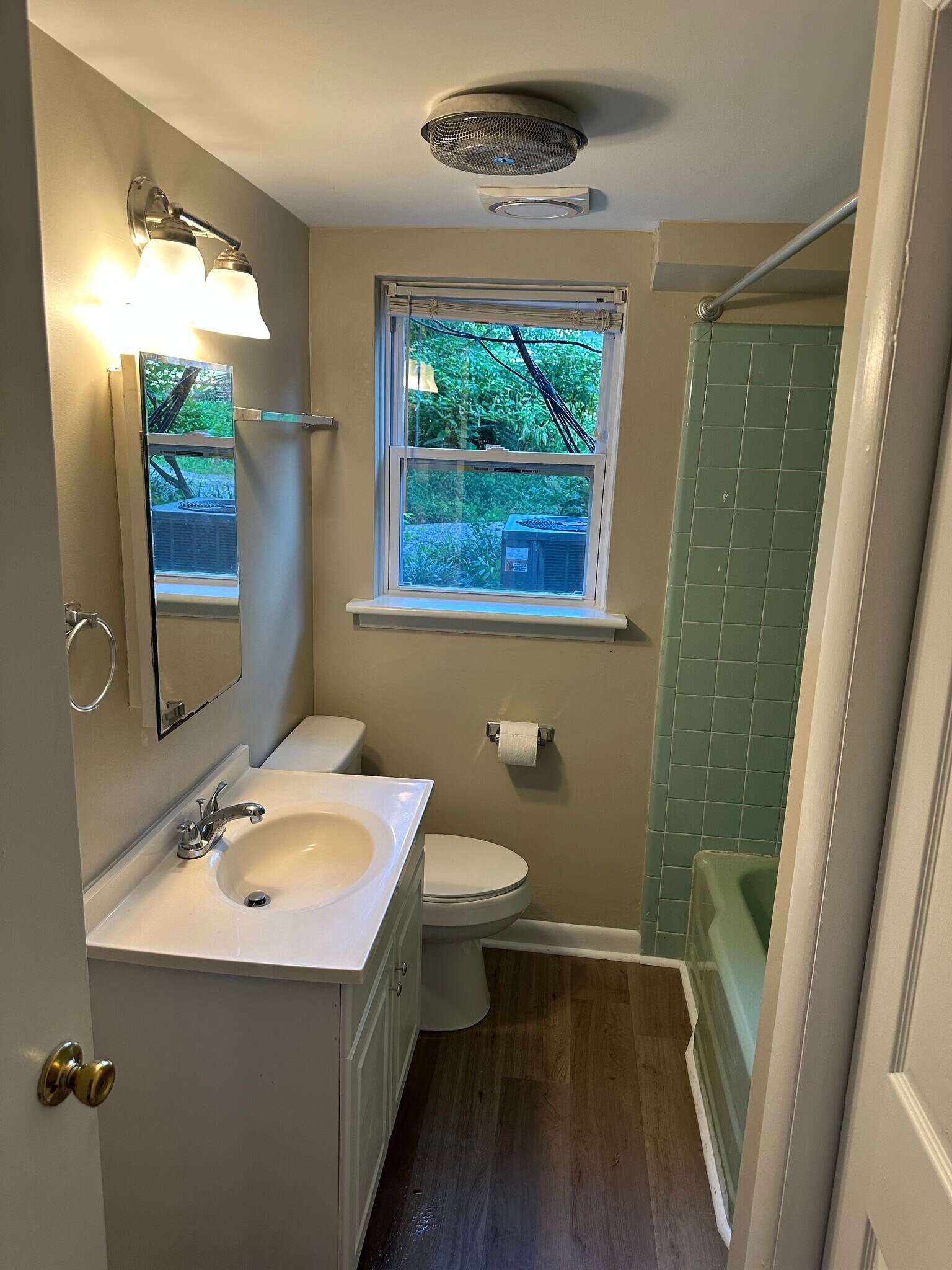 Bathroom - 4103 N Center St