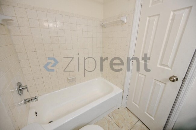 Building Photo - 6040 SW 26th St