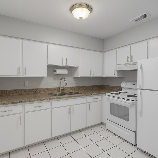 Building Photo - Renovated 2/1 in the Heart of Tampa on a DOUBLE lot!