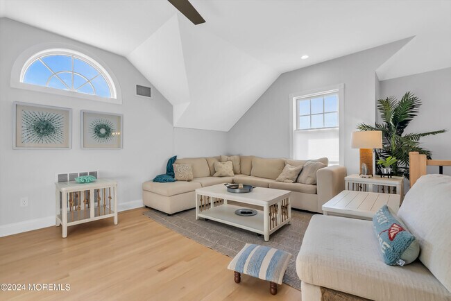 Building Photo - 118 Beacon Blvd