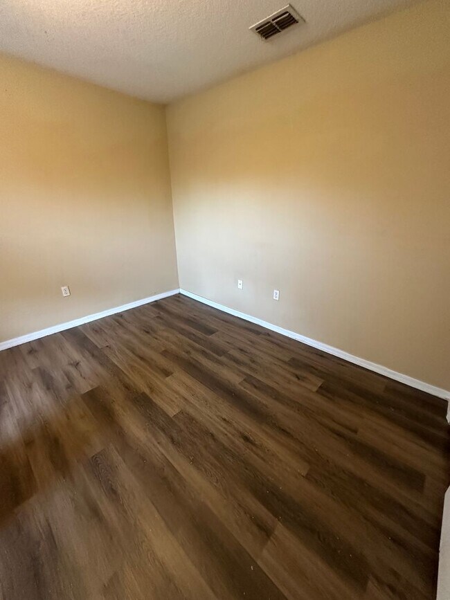 Building Photo - Beautiful Home in Parkview at Lake Shore