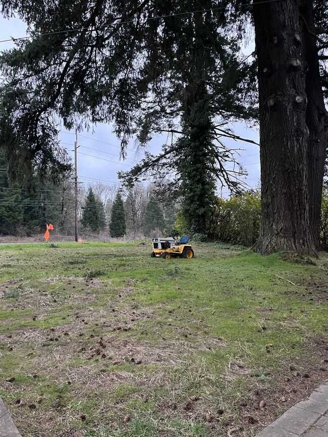 Building Photo - 16093 SW Roy Rogers Rd