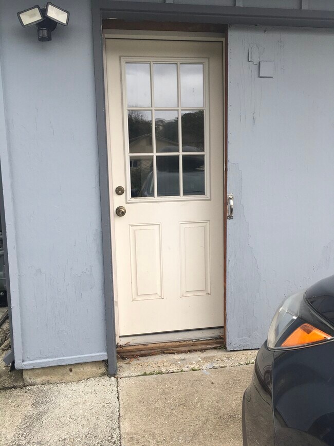 Entrance - 2220 Rollingwood Dr