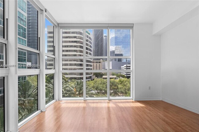 Building Photo - 950 Brickell Bay Dr