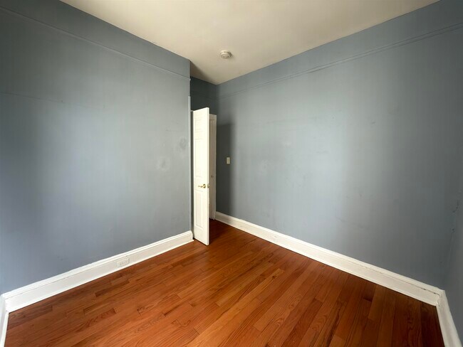 Building Photo - 225 Lembeck Ave