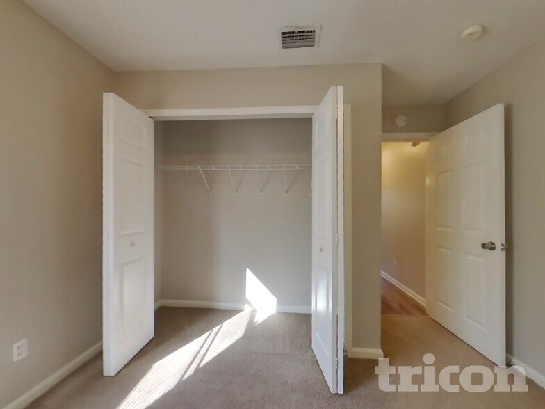 Building Photo - 391 Summit Dr