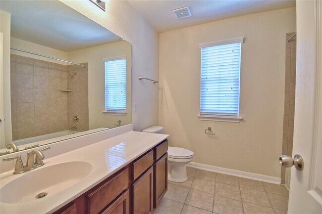 Building Photo - 1708 Stonehaven Ln