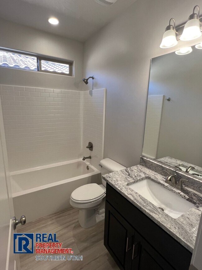 Building Photo - Newer home in Brio