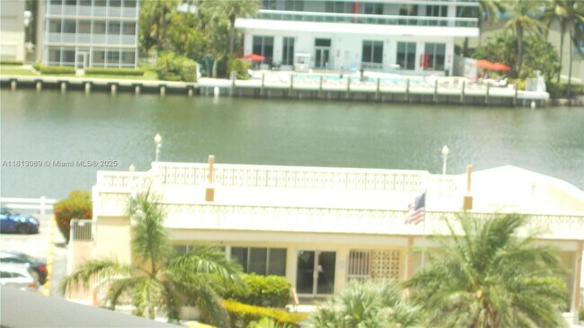 Building Photo - 1825 S Ocean Dr