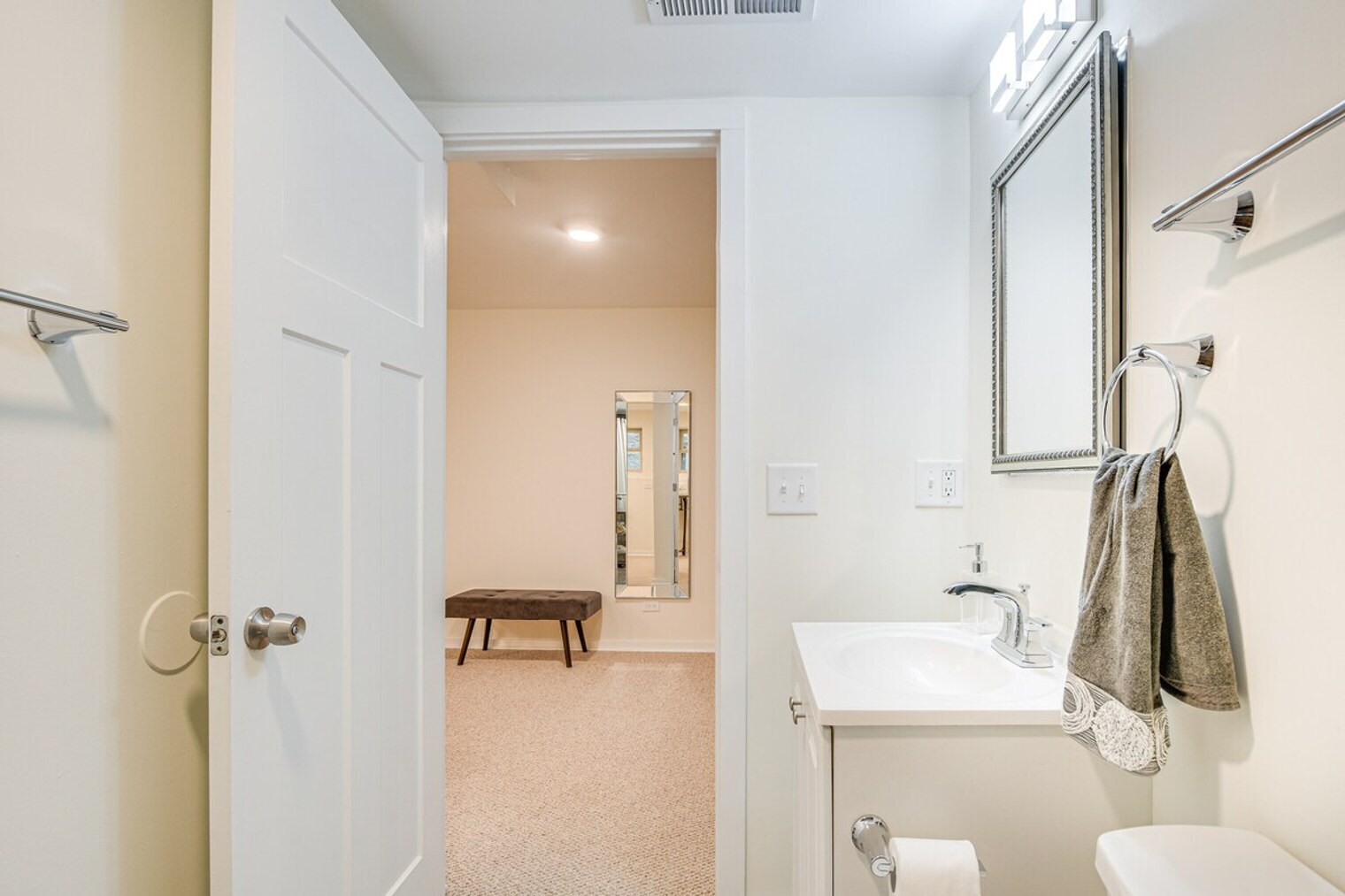 Building Photo - 3975 S Ellis Ave