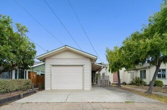Building Photo - 4825 Crystal St