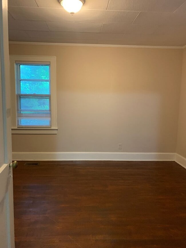 Building Photo - 225 Pine St