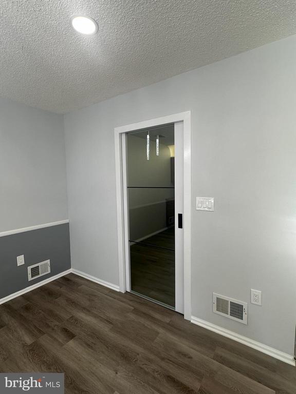 Building Photo - 66 Cheverny Ct