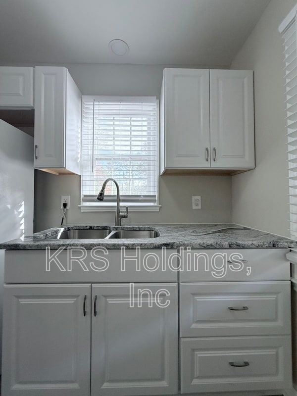 Building Photo - 4717 Willeva Dr