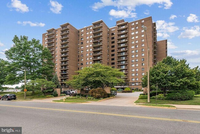 Building Photo - 200 N Pickett St