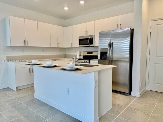 Building Photo - 2600 SE 25th St