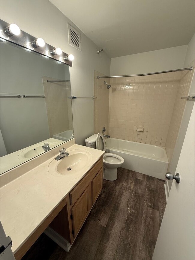 Building Photo - 200 N Dearborn St