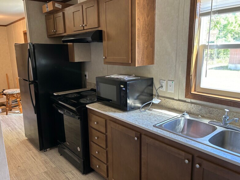 Building Photo - 10108 Codys Ln