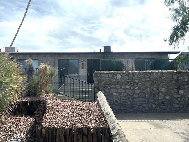 Building Photo - 2344 Saturn Cir