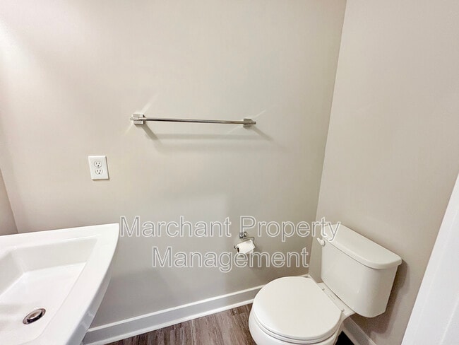 Building Photo - 227 Clearwood Dr