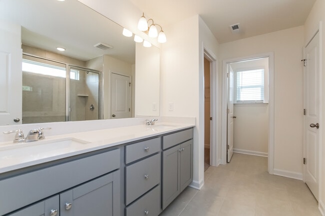 Main Bathroom - NightStar Village