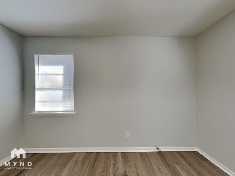 Building Photo - 4245 Larson Ln