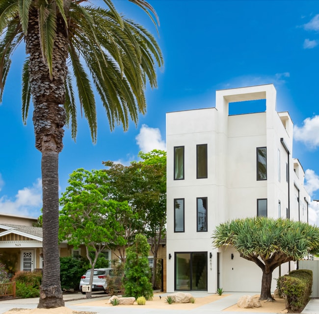 Building Photo - 4621 Idaho St