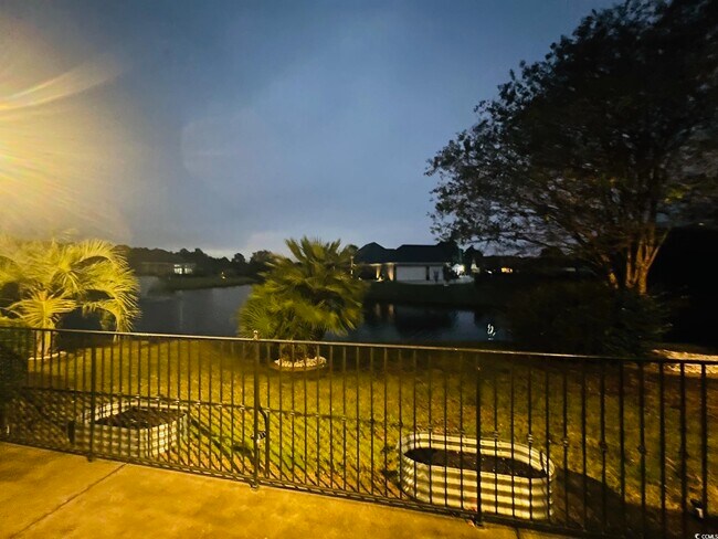 Building Photo - 584 Summerhill Dr