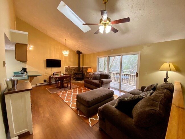 Building Photo - 9315 NC-105