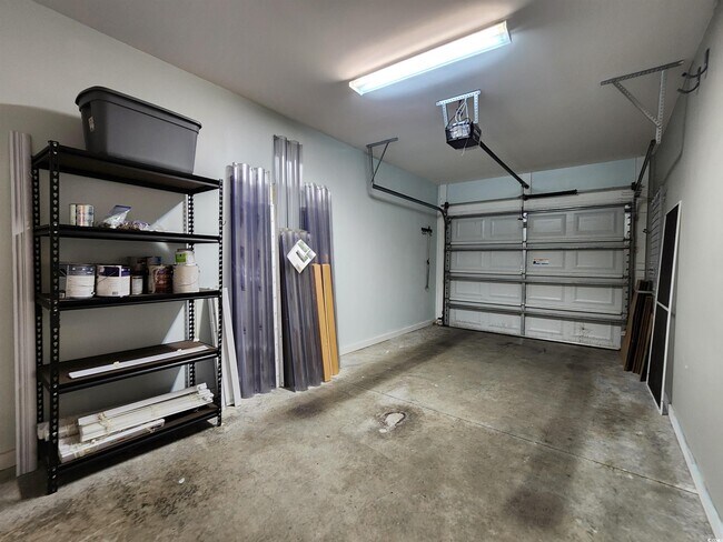 Building Photo - 613 Golden Bear Dr