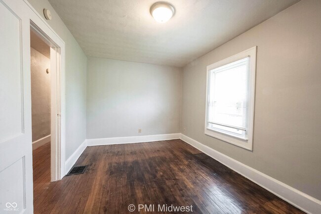 Building Photo - 411 W 40th St
