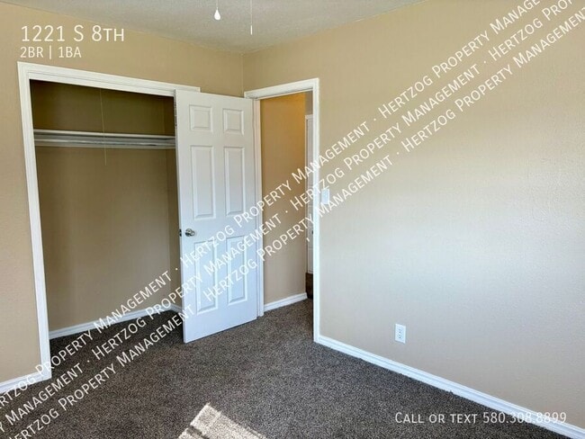 Building Photo - 1221 S 8th-