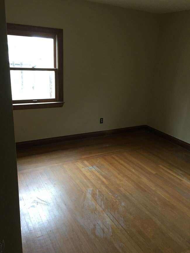 Building Photo - 3172 Mozart Ave