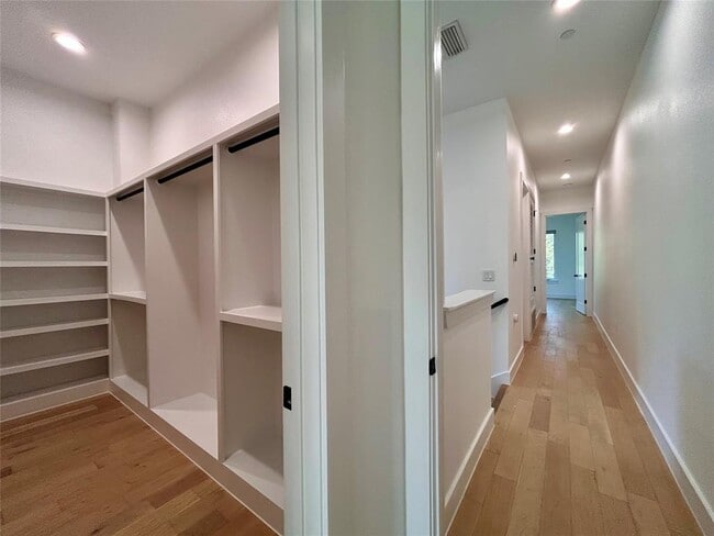 Building Photo - 4010 Clawson Rd