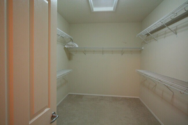 Building Photo - 2 bed w/den, 2 bath, 2 car single story house